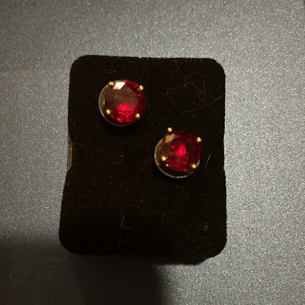 Red studs - Picture 2 of 2